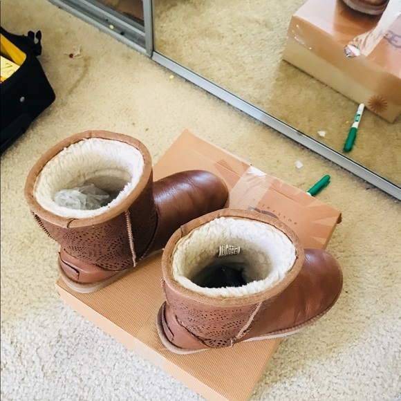 UGG LIMITED EDITION WATERPROOF - Picture 3 of 7